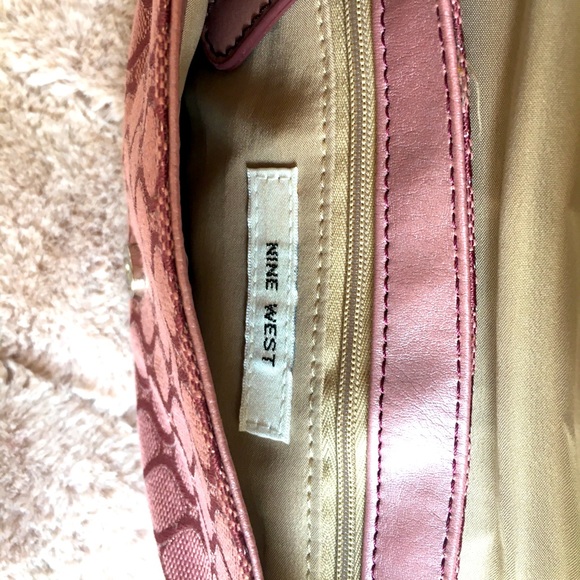 Nine West Wristlet. - Picture 3 of 5